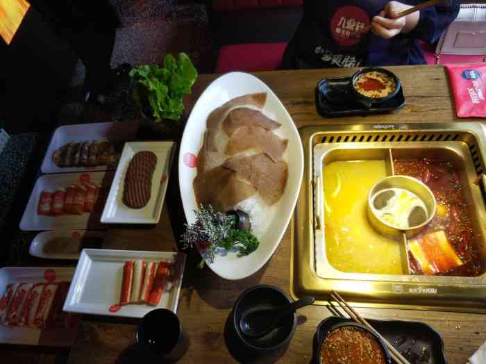 九鼎轩脆毛肚火锅(汇金中心店)-"[位置] 在张家港人民东路汇金花园3号