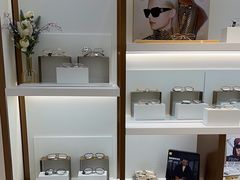 -J-Optical佳视明眼镜·蔡司视觉(青岛金茂览秀城店)