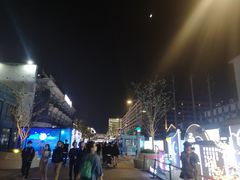 -吴山路夜市