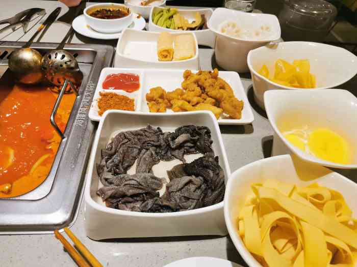海底捞火锅(德思勤四季汇店)-"除了自己买底料弄,好久没吃海底捞了.