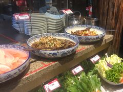 自助取餐区-野山舂·贵州现舂酸汤火锅(鸿通城店)