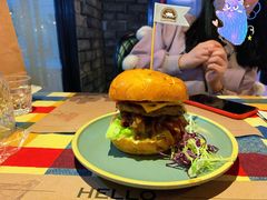 牛肉培根起司汉堡-遇见西木美式餐厅(体育路店)