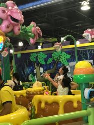 -维佳童话镇演出现场(徐东店)
