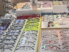 -天空之镜眼镜店蔡司依视路配镜授权零售店(望京颐堤港店)
