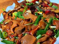 见手青炒腊肉-阿葉农家饭店