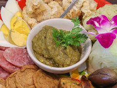 -Chom Cafe and Restaurant