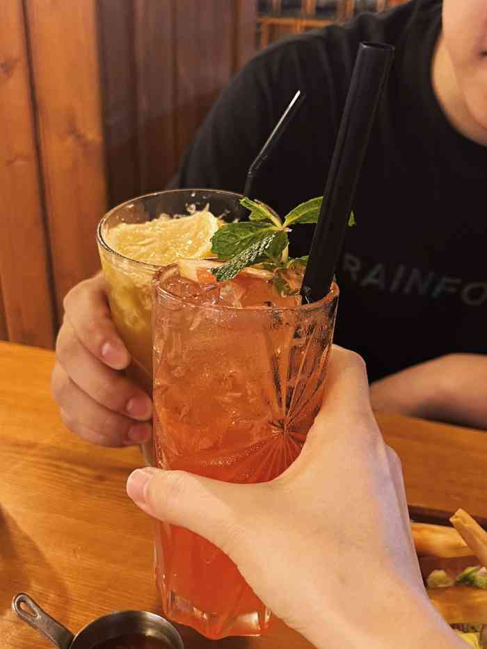 将醉seven club餐吧·酒水博物馆(汕头高新店)-"[薄荷]环境:环境挺好