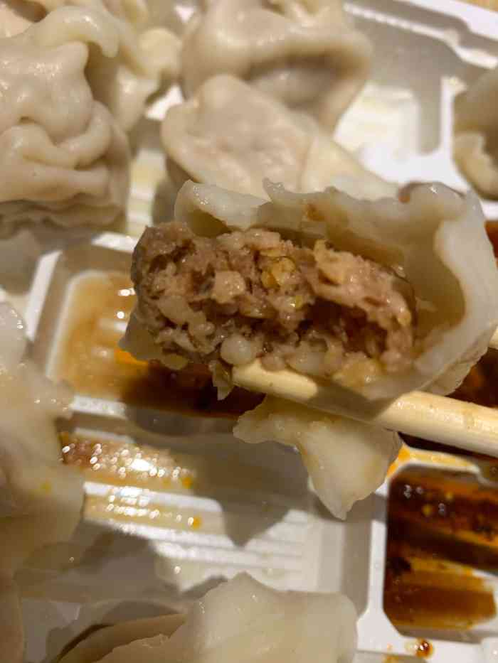 打分 今天立冬看都发吃饺子,就点了个外卖 真难吃 肉一点都不新鲜 一