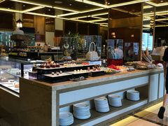 自助取餐区-大中华希尔顿酒店-念自助餐·嗨啤·小龙虾