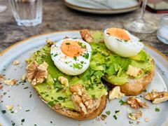 牛油果煮蛋吐司-RAC BAR(安福路店)