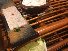 -老牌坊云南鱼豆花火锅(爱建店)