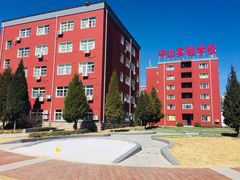操场-北京市天通苑中山实验学校