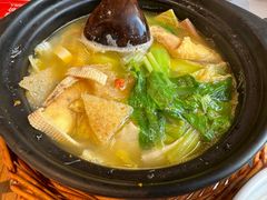 蟹黄三鲜砂锅-馋三尺蟹粉小笼(人民广场店)