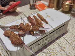 -小董哥烤串·爆汁大油边(故宫店)