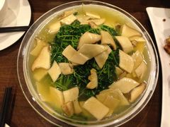 鸡腿菇扒豆苗-Shanghai Memory Chinese ResTaurAnt