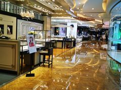 -王府井百货熙地港店