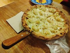 狂野披萨拼榴莲披萨-盘炉forenza·云贵川融合小食堂 ( 钟楼中柳巷店)