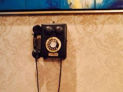账台边的老式电话机-老洋房花园饭店(绍兴路店)