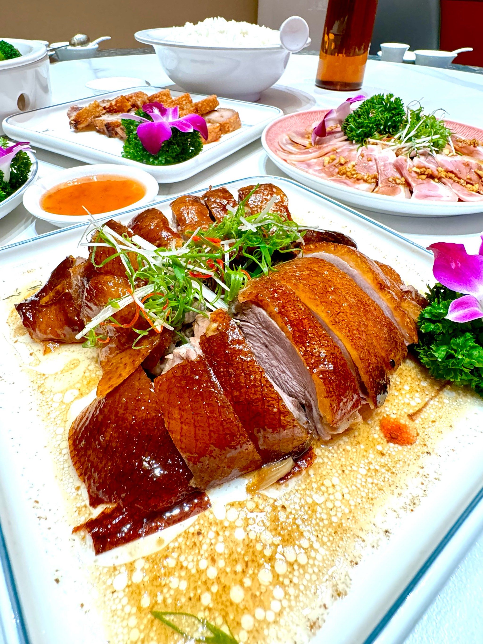 跟着本地老友带我走街串巷去觅食🤤