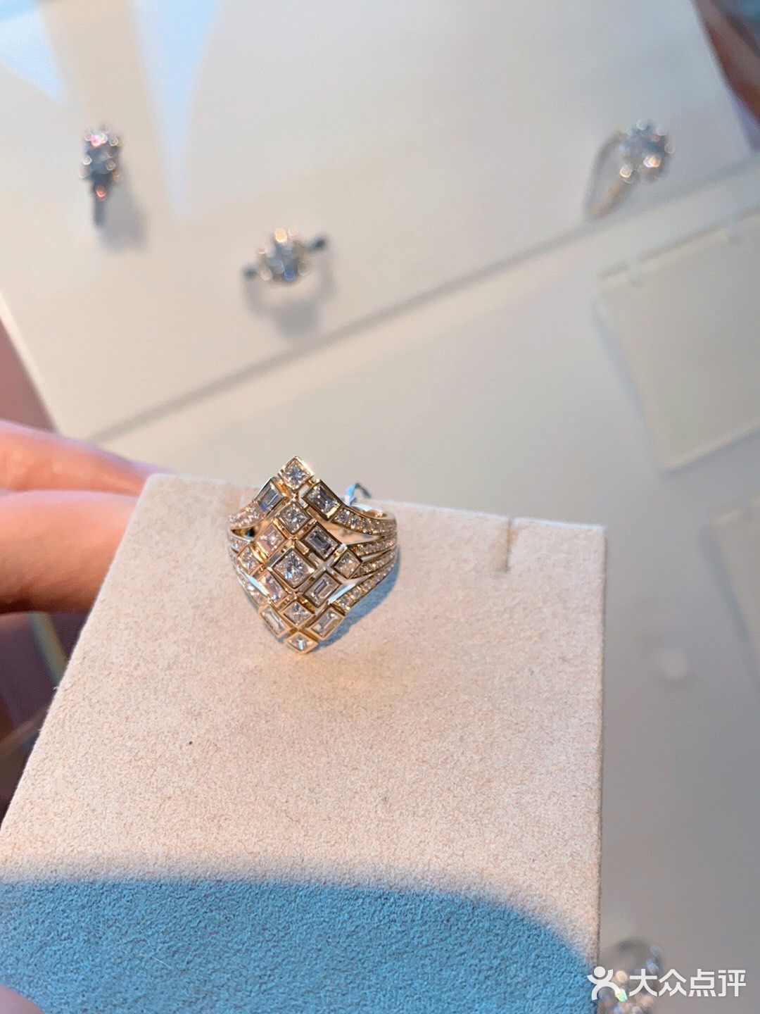 大场合钻戒[得意]