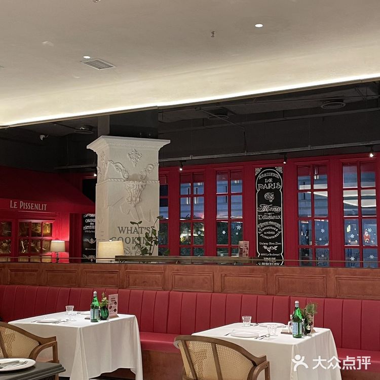 这家西餐厅的圣诞氛围浓度达到了1000%