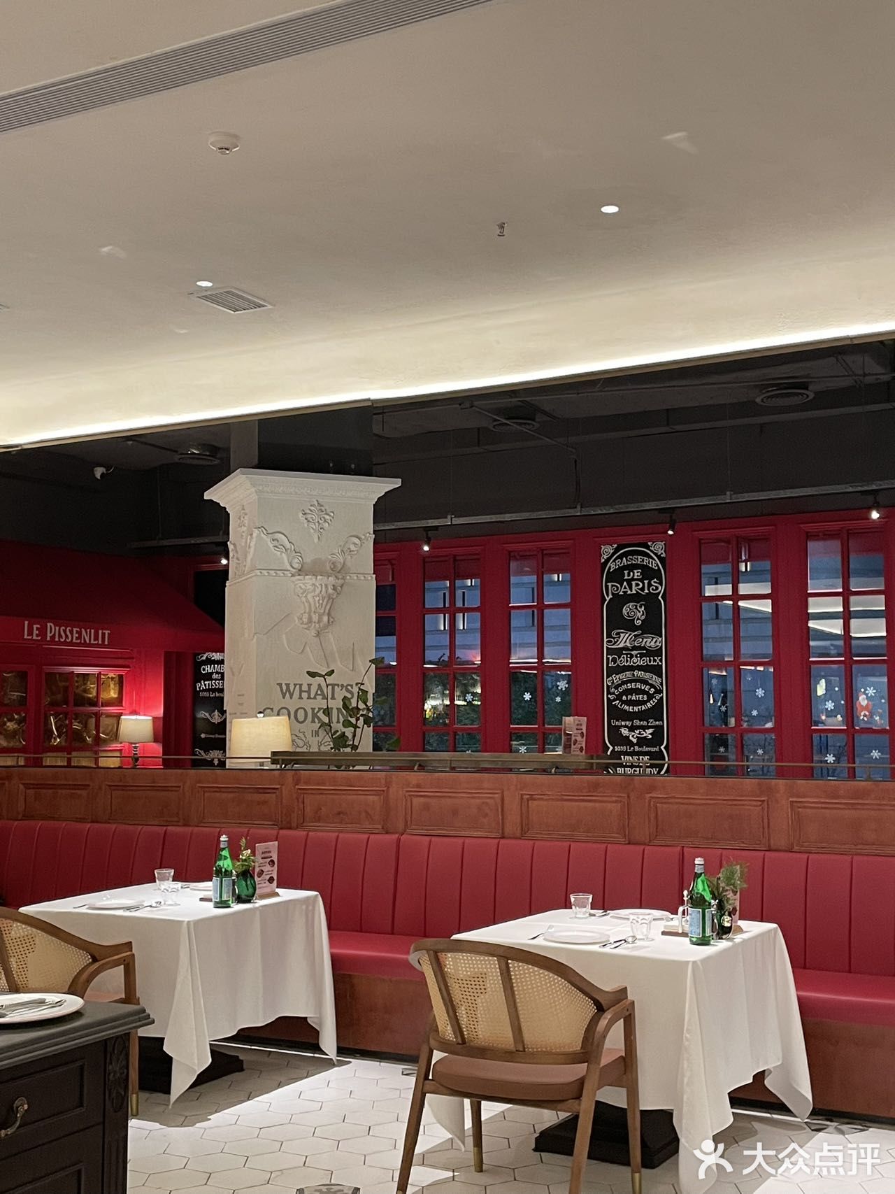 这家西餐厅的圣诞氛围浓度达到了1000%