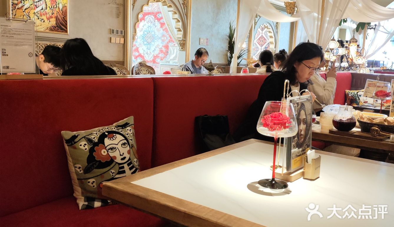 口味很一般的一家店 服务员也比较太难叫到~