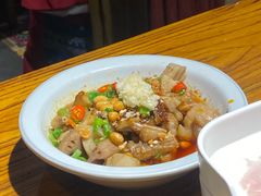-老牌坊云南鱼豆花火锅(爱建店)
