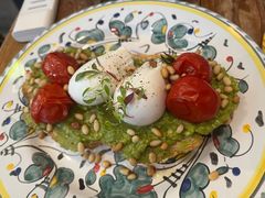 牛油果班尼迪蛋吐司-Alimentari早午餐(安福路店)