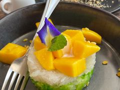 -Chom Cafe and Restaurant