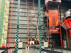 -极限PLAY运动娱乐新世界·团建派对表演休闲馆·室内高空游乐园