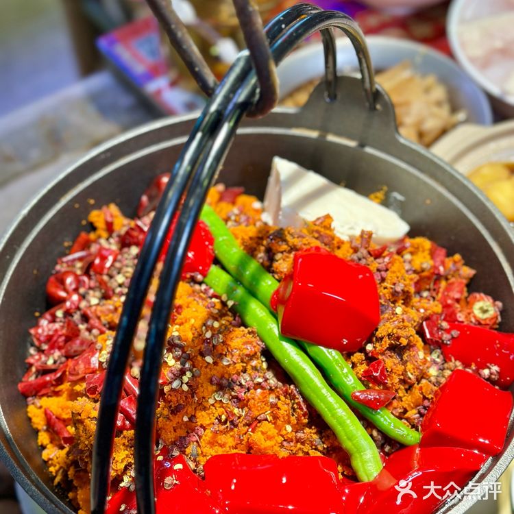 成都首家菜市场火锅店就在建设路!