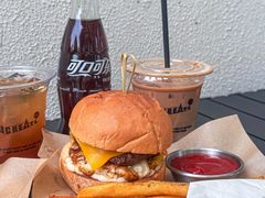 -J Create城市露营咖啡·简餐·宠物(上海动物园店)