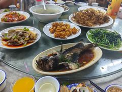 -四川小胡子海鲜(丁村万人海鲜广场店)