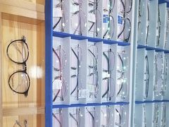 -豪门视光·星趣控·蔡司依视路眼镜代理商(中央大街店)