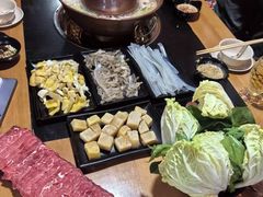 -果松木炭酸菜铜火锅·外婆参鸡汤