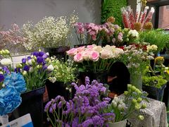 -何兮花店·气球派对鲜花店(马桥银春路万科城店)