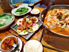 -老滇山寨•云南特色菜•地方菜•民族风情歌舞表演(金碧店)