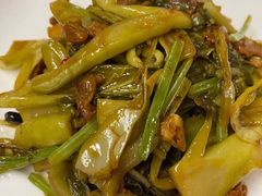 自制酸菜炒牛肉-宏记广东客家菜(丰汇店)