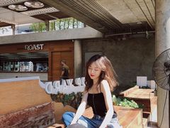 -ROAST coffee & eatery