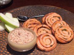 鸭肝酱伴葱油饼-杭州西子湖四季酒店·金沙厅