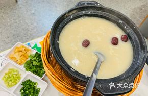 Fresh Shrimp and Scallop Clay Pot Rice Porridge