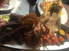 美食综合拼盘-拉亚汉堡经典餐厅(商城路店)