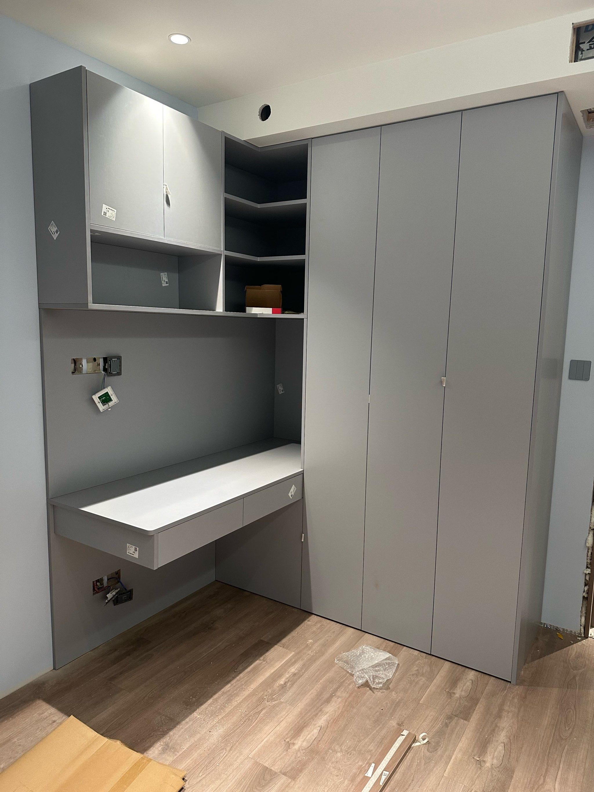 让整个房间更加高级
#全屋定制 #书桌衣柜一体设计 
宝杨路2121宝