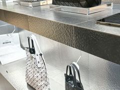 -三宅一生 (阪急梅田本店)