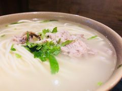 -亮亮面馆(经六路店)