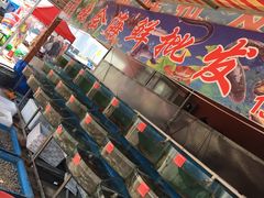 老板非常实惠 海鲜也特别新鲜。在他家吃饭海鲜免费加工只有过油的收费。便宜  味道棒棒的。-张会海鲜饭店(东戴河店)