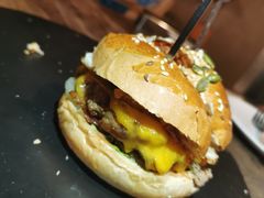 经典芝士汉堡-HIGH FIVE哈福手工汉堡(桂林路店)