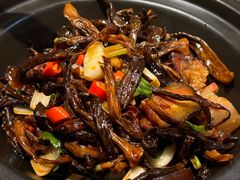干锅茶树菇炒腊肉-云海肴·汽锅鸡·云南菜(美罗城店)