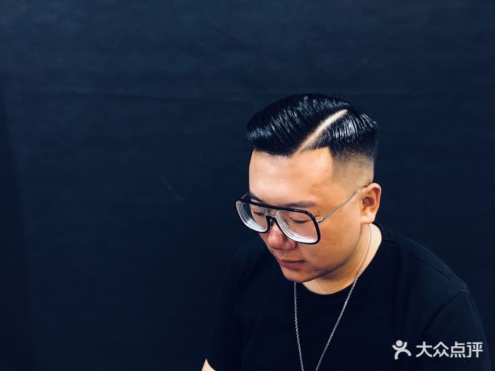 绅士复古油头馆图片 - 第511张